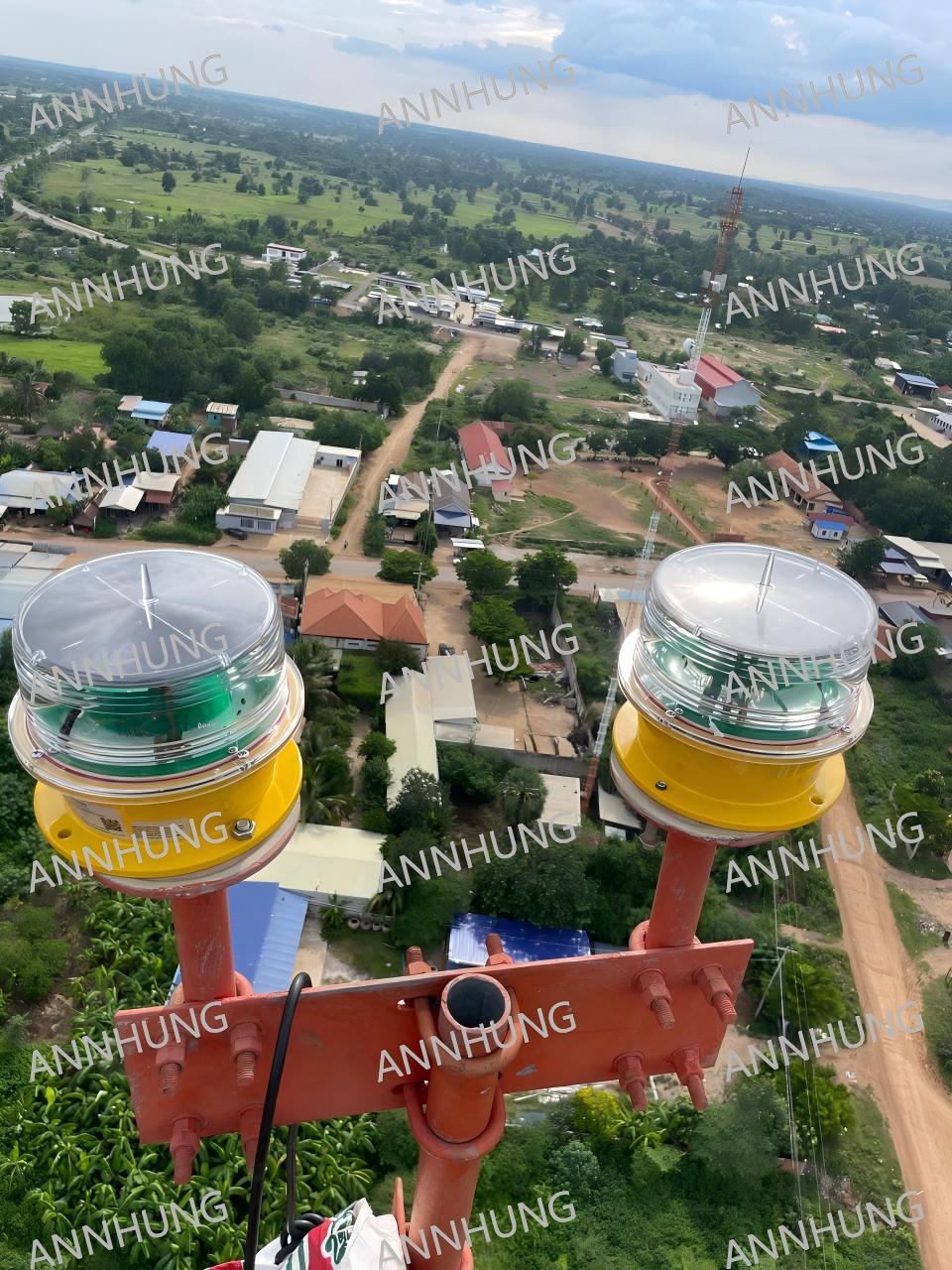 kasus perusahaan terbaru tentang Instalasi Lampu Obstruksi Penerbangan Tenaga Surya untuk Menara Telekomunikasi Kamboja Sesuai ICAO FAA L-810