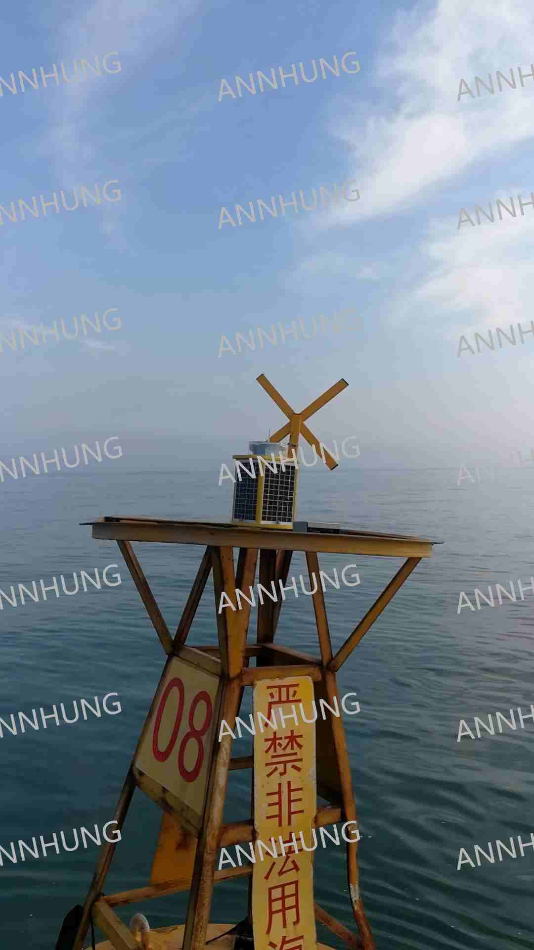 kasus perusahaan terbaru tentang Project Case Display of AH-ML-S7 LED Solar Powered Marine Lantern on Offshore Navigation Buoy 